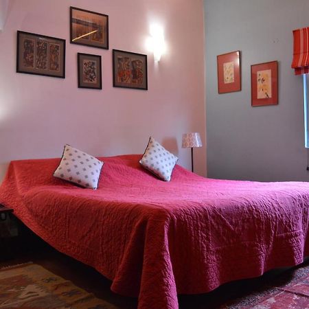 G 49 Bed & Breakfast Нью-Дели Экстерьер фото