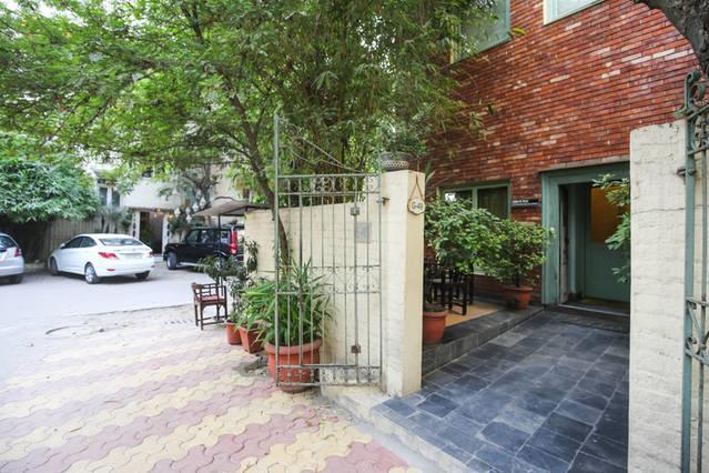 G 49 Bed & Breakfast Нью-Дели Экстерьер фото