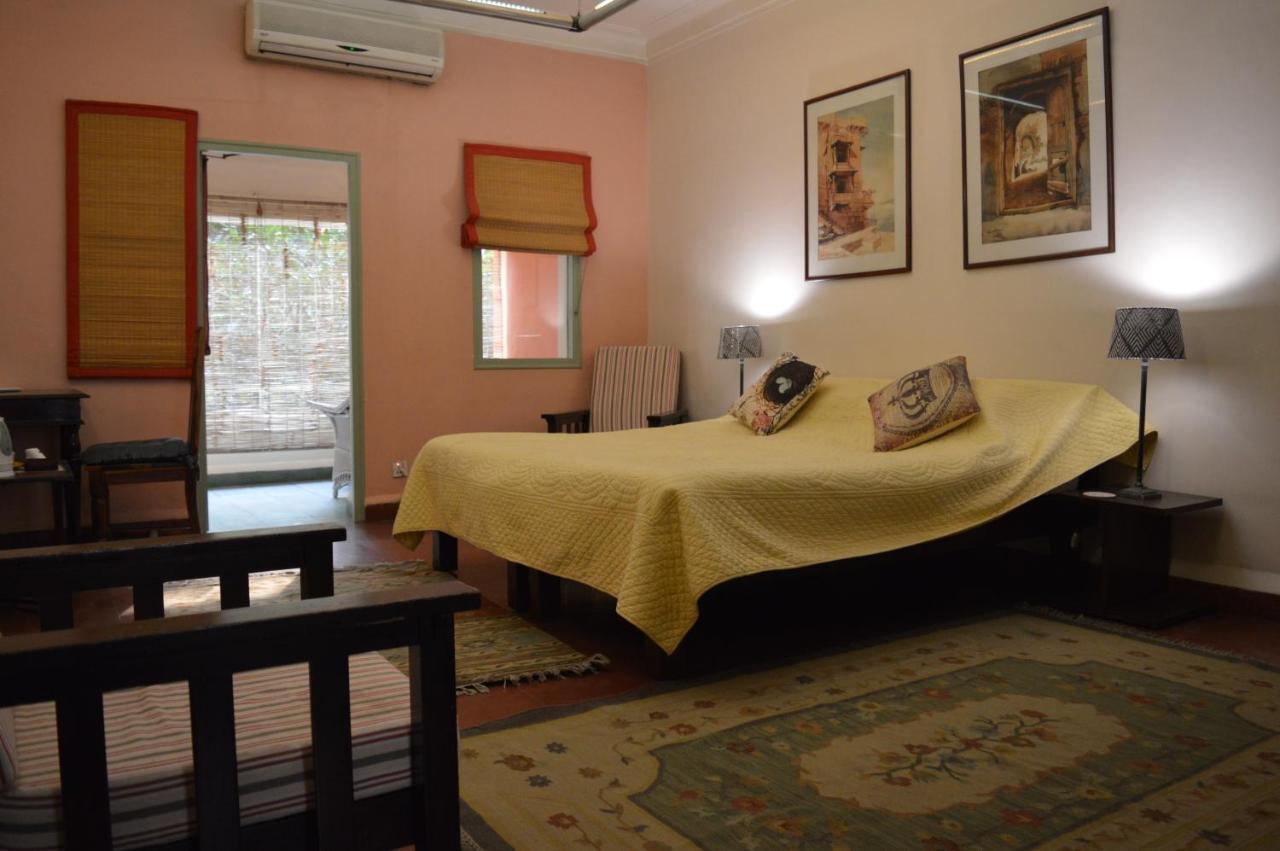 G 49 Bed & Breakfast Нью-Дели Экстерьер фото