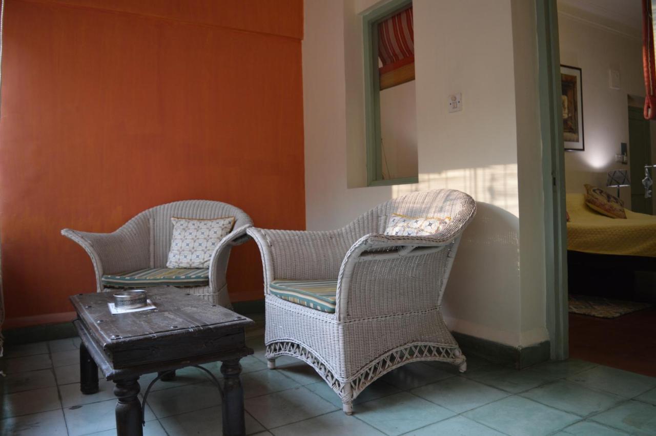 G 49 Bed & Breakfast Нью-Дели Экстерьер фото